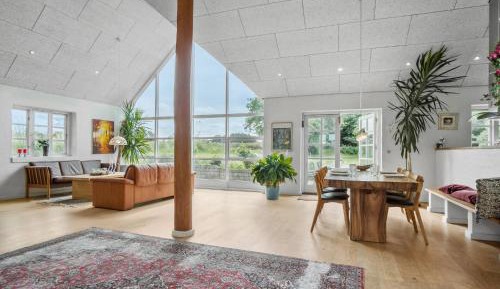Three-Bedroom Holiday Home 