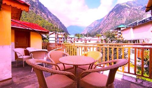 Quadruple Room with Mountain View