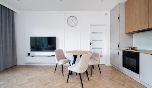One-Bedroom Apartment with Balcony