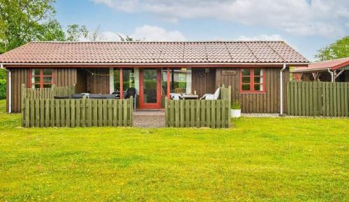Three-Bedroom Holiday Home 