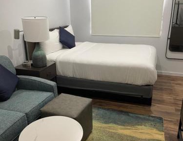 Deluxe Queen Room