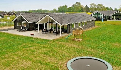 Eight-Bedroom Holiday Home
