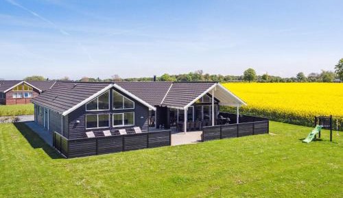 Seven-Bedroom Holiday Home