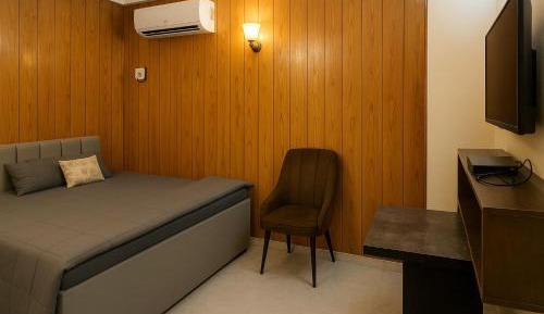 Deluxe Double Room (2 Adults + 1 Child)