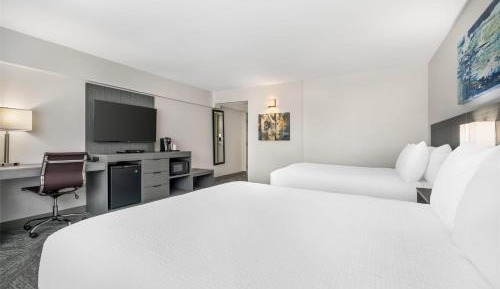 Queen Room with Two Queen Beds and Bath Tub - Disability Access/Non-Smoking