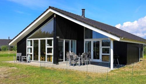 Three-Bedroom Holiday Home 