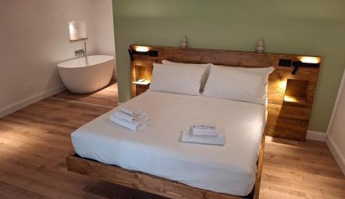 Deluxe Double Room with Bath