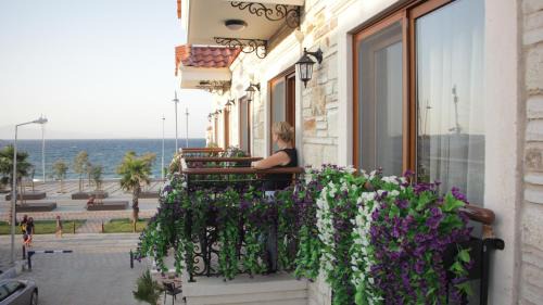 Deluxe Double Room with Side Sea View