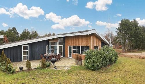 Four-Bedroom Holiday Home