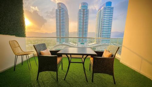 Two-Bedroom Apartment with Mountain View