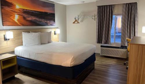 Queen Room - Pet Friendly/Non-Smoking