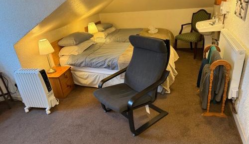 Basic Triple Room with Shared Bathroom