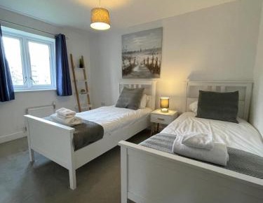 Twin Room with Shared Bathroom