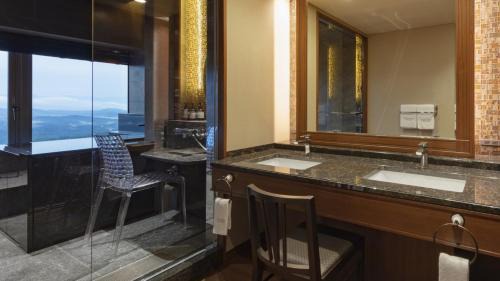 Twin Room with Private Bathroom