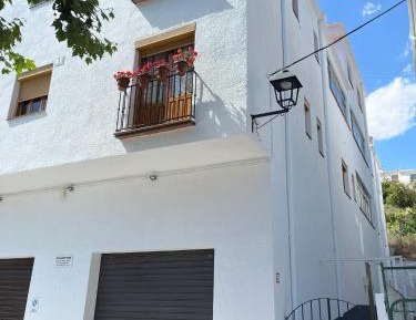 Two-Bedroom Apartment with Mountain View