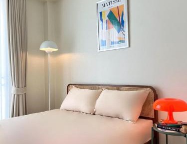 One-Bedroom Apartment with Balcony