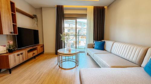 One-Bedroom Apartment with Pool View