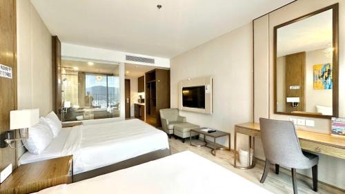Deluxe Family Room
