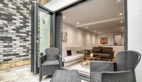 One-Bedroom Apartment with Garden