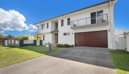 Three-Bedroom Holiday Home 
