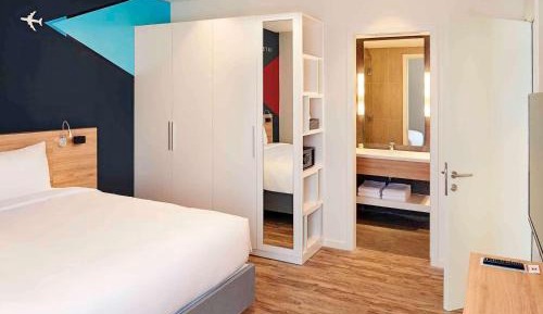 One-Bedroom Apartment - Complimentary Round-trip Airport Transfer upon request