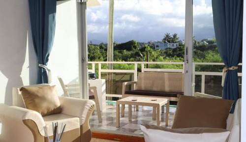 Apartment with Mountain View