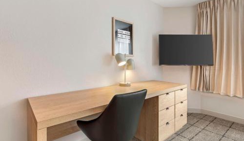 Studio Queen Suite