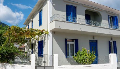 Villa with Garden View