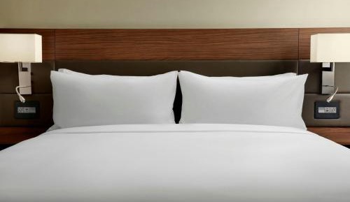 Standard King Room with Adapted Tub - Mobility Accessible