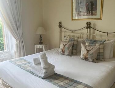 Double or Twin Room with Mountain View