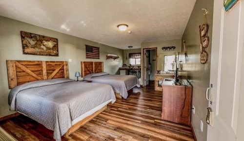 Queen Room with Pool View