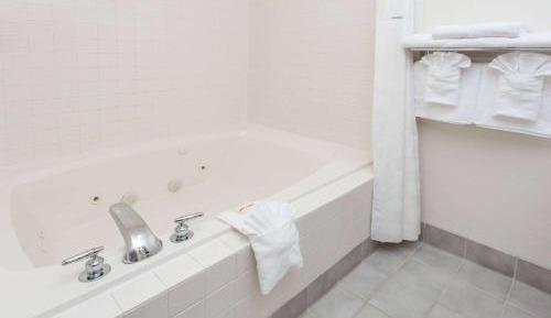 1 King Bed, One-Bedroom Suite, Non-Smoking