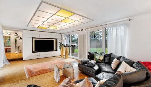 Villa with Garden View