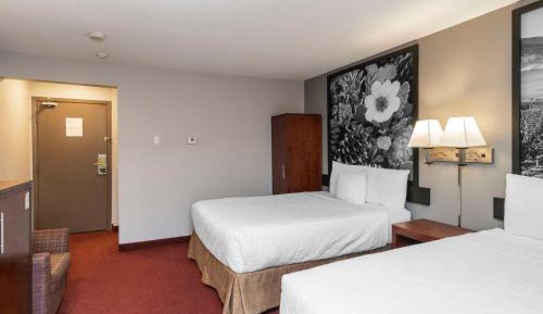 Queen Room with Two Queen Beds - Non-Smoking