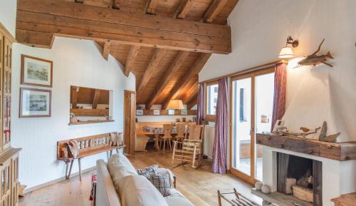 Apartment with Mountain View