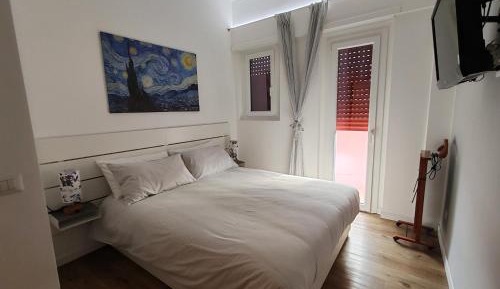 One-Bedroom Apartment with Balcony