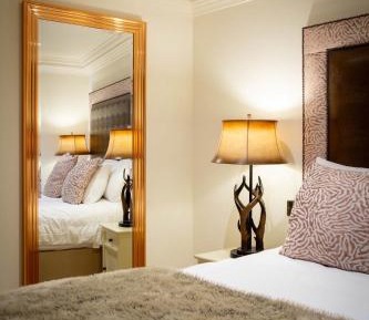 Zoo - (One Bedroom Apartment)