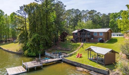 Three-Bedroom Holiday Home 