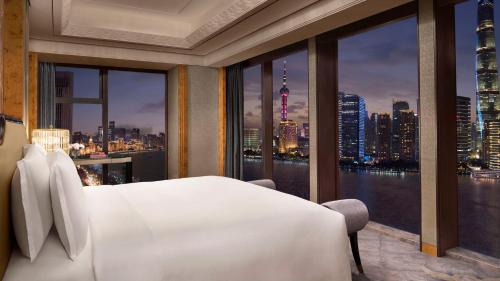 Panoramic Bund View Room