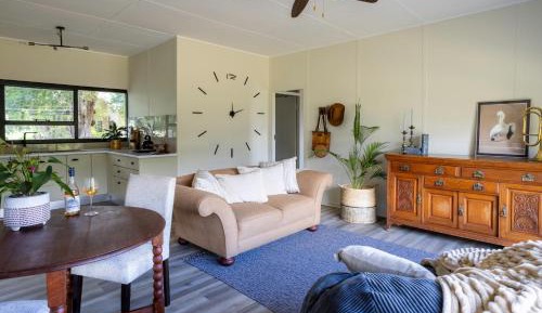 One-Bedroom Apartment with Lake View