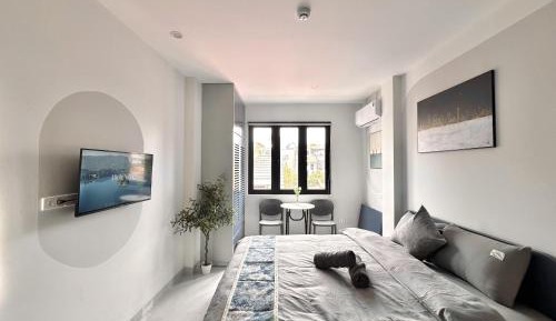 Apartment with City View