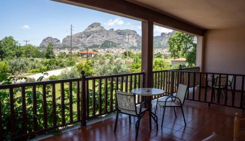 Twin Room with Meteora View
