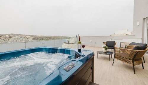 Suite with Hot Tub
