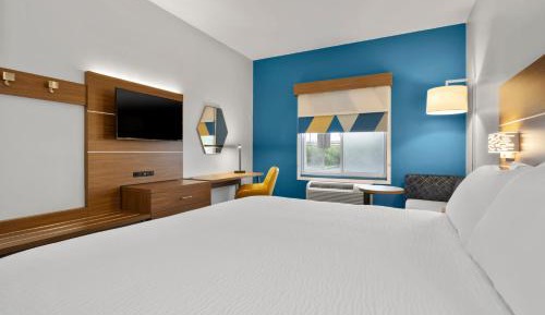 Standard King Room with Mobility Accessible Roll-In Shower