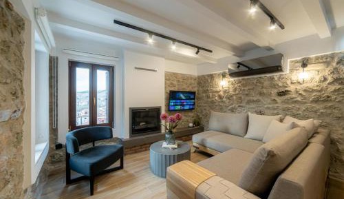 Suite with Mountain View