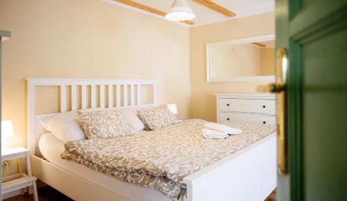 Family Room (6 Adults)