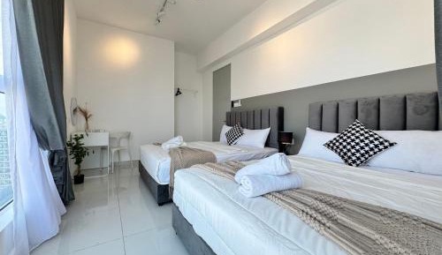 Three-Bedroom Deluxe Apartment