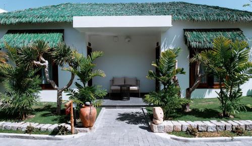 Bungalow with Garden View