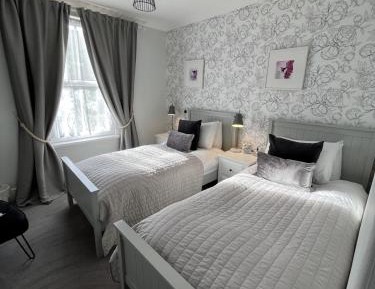 Twin Room with Private Bathroom