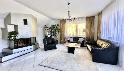 Four-Bedroom Deluxe Apartment